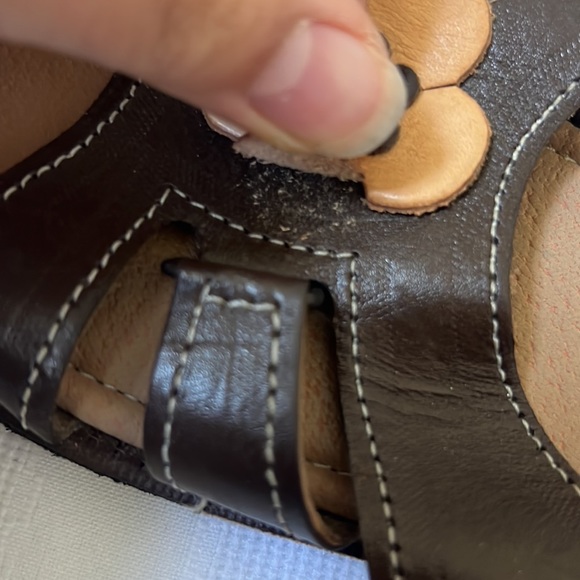 Size 3 Girls (US) Brown & Tan Flower Sandals - Picture 13 of 13